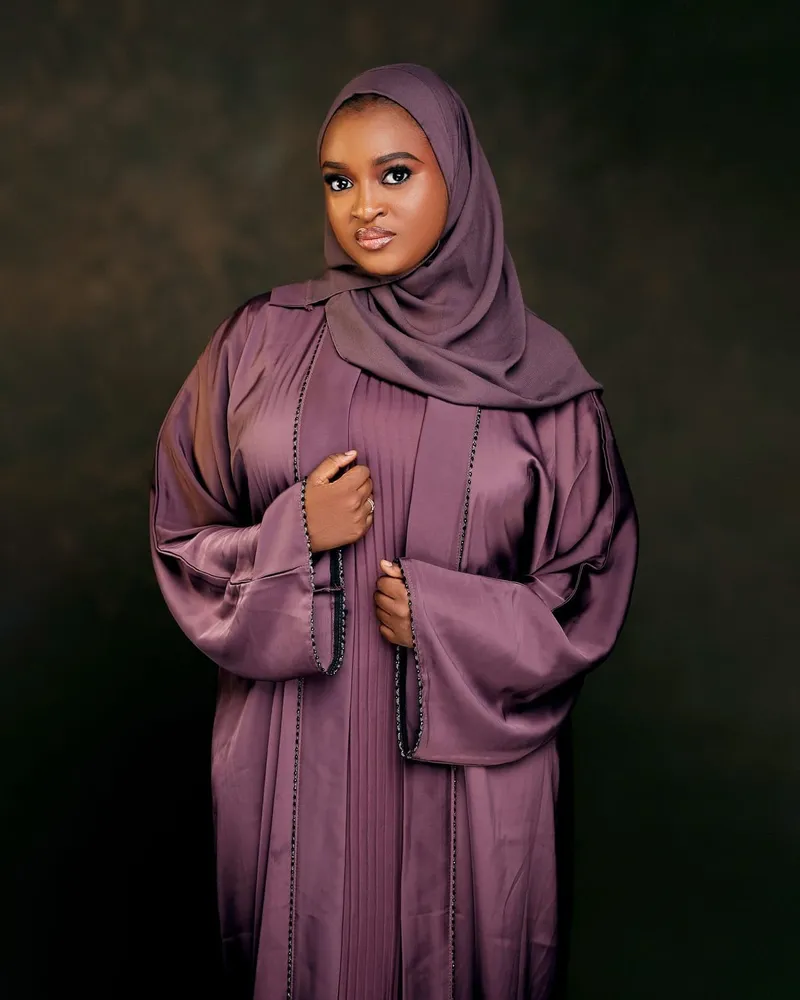 Abaya papillon brodée, vue 2